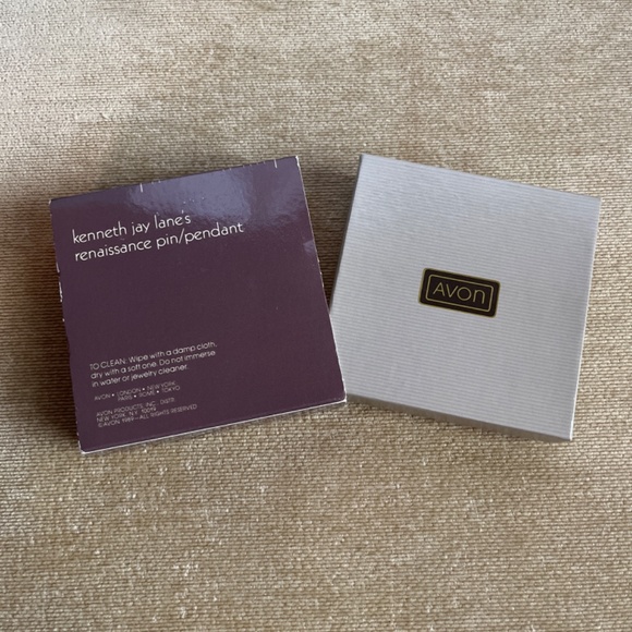 VINTAGE (1989) AVON KENNETH JAY LANE’S RENAISSANCE PIN/PENDANT - Picture 3 of 4